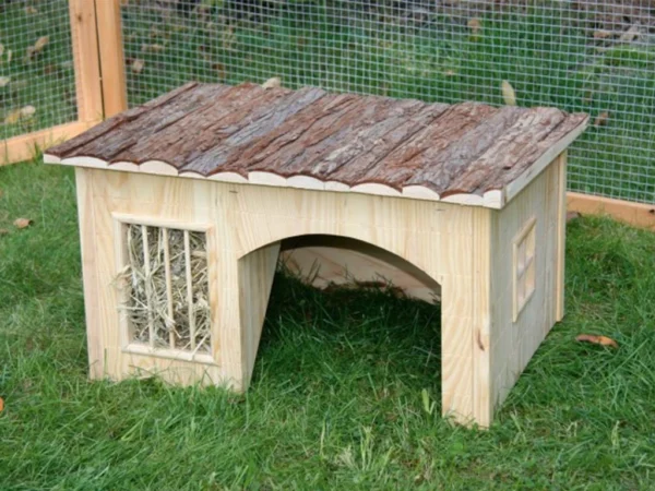 Domček pre králiky s jasľami na seno KERBL 82759, 42x34,5x27 cm