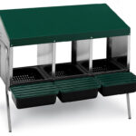 Znáškové hniezdo pre sliepky so zberným košíkom na vajcia GAUN 10142 trojmiestne na nožičkách