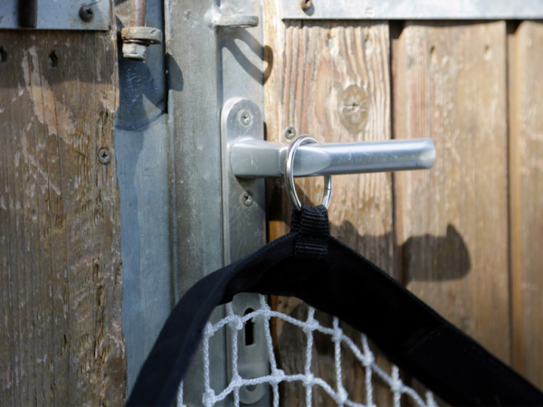 Sieť na seno KERBL 3222180 100x150 cm, oká 3cm – Obrázok 3