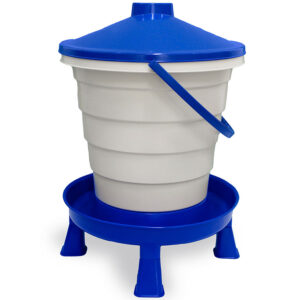 Vedierková napájačka pre sliepky