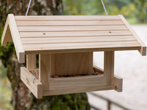 Závesné kŕmidlo pre vtáky KERBL 87047 LEITENBERG, drevo 40x32x24, 5 cm – Obrázok 4